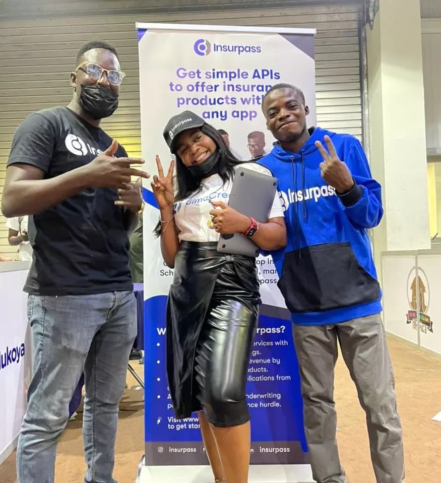 Family happy about Milonics Insurance